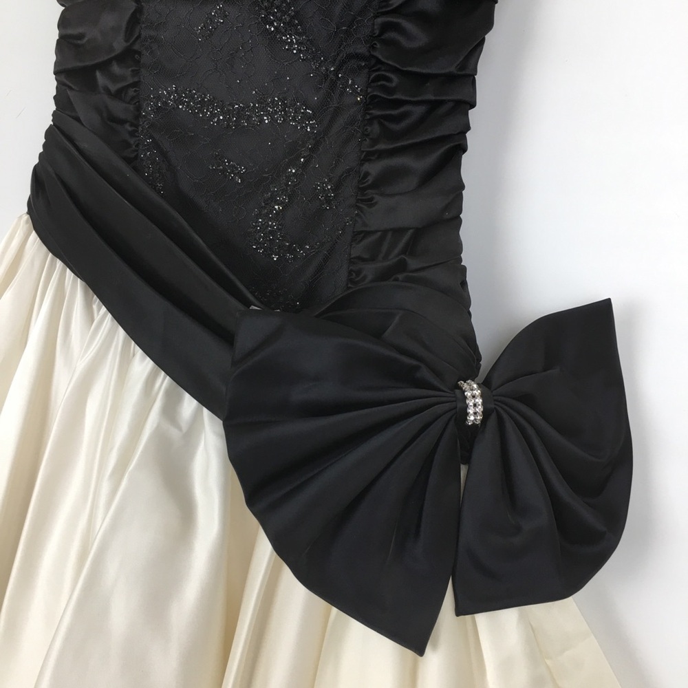 Vintage 80’s Satin Prom Dress Strapless Black Smocked Lace Bodice White Shirt - Picture 4 of 12